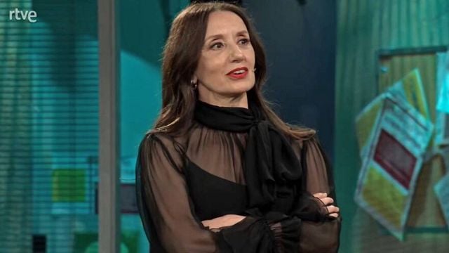 Luz Casal cuenta en 'La Revuelta' el motivo por el que "saca los colores" a David Broncano noticias imagen