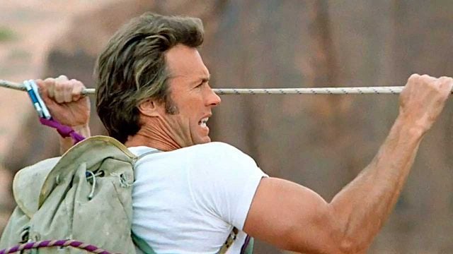 Hoy en TV, el olvidado thriller de acción en el que Clint Eastwood se empeñó hacer sus escenas de riesgo: el set fue el escenario de una tragedia noticias imagen