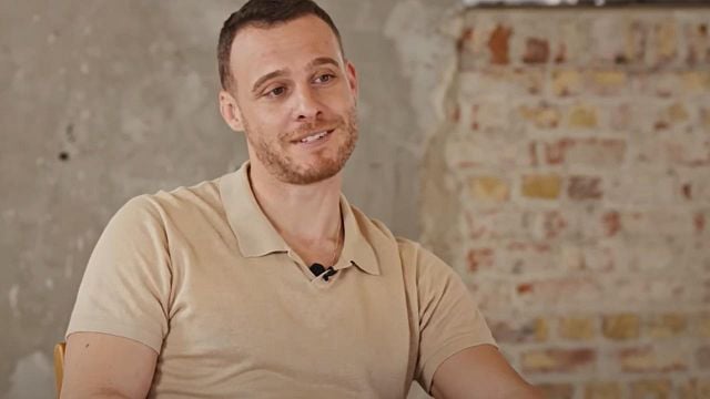 "Posiblemente buen besador": Kerem Bürsin se avergüenza al responder preguntas íntimas en su entrevista más divertida noticias imagen