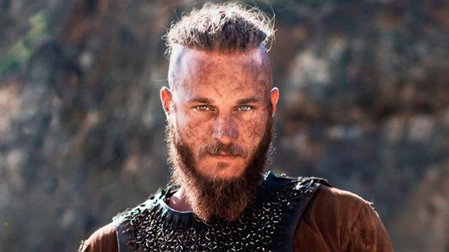 “Creo que Travis Fimmel deja por los suelos a los Hemsworth”: El actor de 'Vikingos', como nunca antes lo has visto en su nueva serie