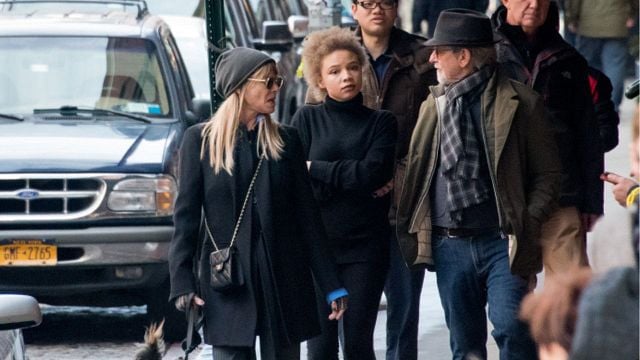 La hija de Steven Spielberg que se salió del camino familiar: pasó por un internado para adolescentes con problemas, pero siempre ha tenido apoyo noticias imagen