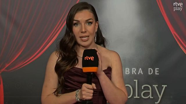 "Soy comunicadora y entretengo": Inés Hernand se pronuncia tras su polémica en la alfombra roja de los Goya y el comunicado de RTVE noticias imagen
