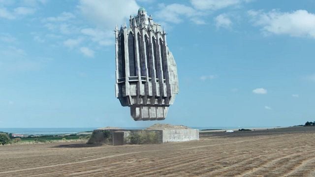 Tras contar en versión musical la infancia de Juana de Arco, Bruno Dumont se desmarca con una de ciencia ficción: 'El imperio' noticias imagen