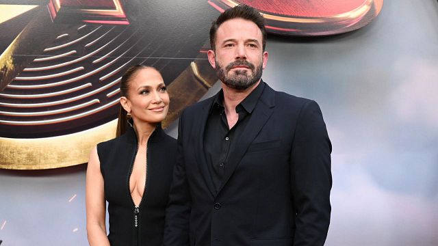 Ben Affleck y Jennifer Lopez alejan los rumores de crisis renovando sus votos de boda en su mansión de 60 millones de dólares noticias imagen