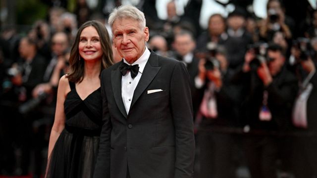 Harrison Ford y Calista Flockhart fueron duramente criticados cuando empezaron su relación, 20 años después son la prueba del puro amor en la graduación de su hijo