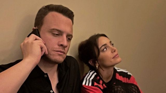 El detalle en una foto de Kerem Bürsin y Hafsanur Sancaktutan que ha revolucionado las redes sociales noticias imagen