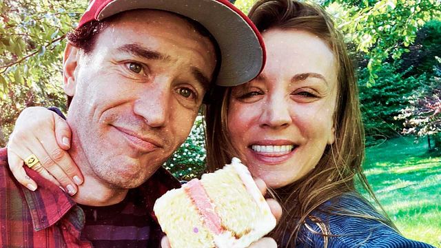 Kaley Cuoco apareció embarazadísima en los Globos de Oro, pero solo podemos mirar su pelo noticias imagen