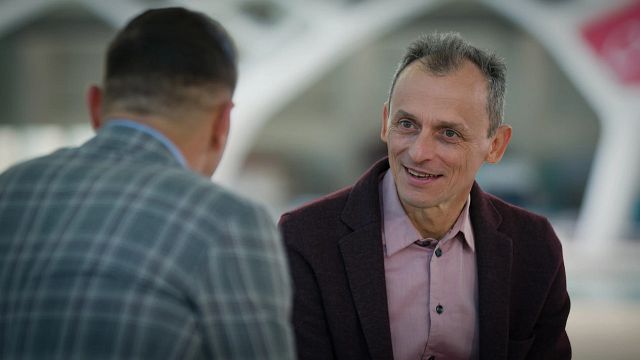 "Tienes que apuntar bien": Pedro Duque explica como usan el baño sin gravedad los astronautas en 'Joaquín. El novato' noticias imagen