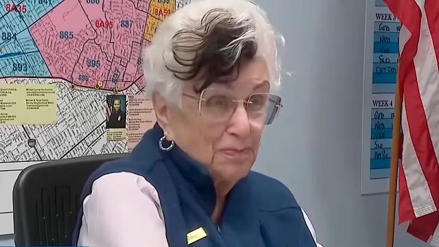 A sus 90 años, la madre de Bruce Willis es un pilar fundamental en la Policía de Los Angeles: "Nunca busca protagonismo" noticias imagen