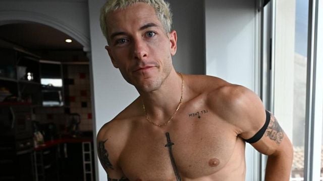 De dormir en su coche a protagonizar el gran éxito de Netflix: antes de triunfar con 'One Piece', Taz Skylar salía adelante fabricando tablas de surf noticias imagen