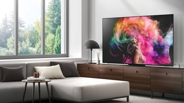 Pantalla OLED de 55 pulgadas y sonido envolvente Dolby Atmos: esta smart TV es una joya de Samsung y te hará disfrutar a lo grande de ‘Ripley’ y otros éxitos de Netflix noticias imagen