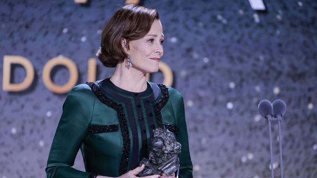 Así es la relación entre Sigourney Weaver y su hije no binarie a quien adora, Char Simpson noticias imagen