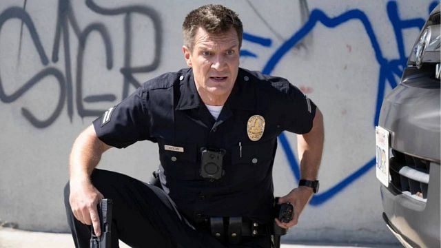 "Puedes mirar fotos de mí durante esa etapa y estoy cada vez más cansado": Nathan Fillion, de 'The Rookie', pasó 7 años en un trabajo que le consumía noticias imagen