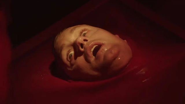 'Infinity Pool', Alexander Skarsgård se estremece de placer con las torturas del festín 'gore' de Brandon Cronenberg