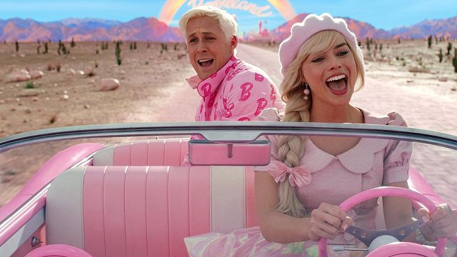 Este es el superglamuroso coche de 'Barbie' con más de 10.000 valoraciones en Amazon. Un juguete de Mattel ideal para hacer un viaje a Barbieland noticias imagen