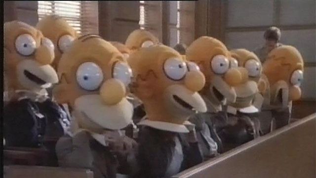 Muchos famosos hicieron cameos memorables en 'Los Simpson', pero Homer hizo uno en una serie que muchos prefirieron olvidar