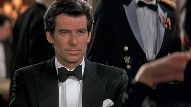 Pierce Brosnan tuvo prohibido llevar esmoquin fuera de James Bond, lo que creó algún que otro agujero de guion en otras películas noticias imagen