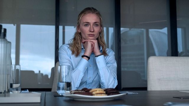 Una oficinista y una banda de ladrones que quiere robar las pensiones: llega a Prime Video un 'thriller' con Sophie Turner a tener en cuenta noticias imagen