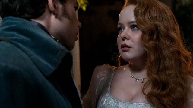 Nadie daba un duro por ellos, pero Colin y Penelope se comen con la mirada en las primeras imágenes de la temporada 3 de 'Los Bridgerton' noticias imagen
