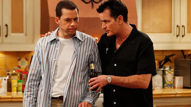 "Lo siento": Por qué Charlie Sheen no invitó a su coprotagonista de 'Dos hombres y medio' al documental de Netflix noticias imagen