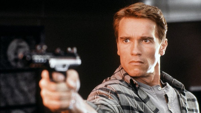 "Paga un dólar al año a Warner Bros para quedárselo": Arnold Schwarzenegger tiene un acuerdo para poder quedarse con un preciado objeto de 'Batman y Robin' noticias imagen