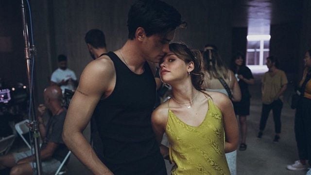 'Culpa mía': 16 imágenes detrás de las cámaras para seguir viviendo el romance de Nick y Noah noticias imagen