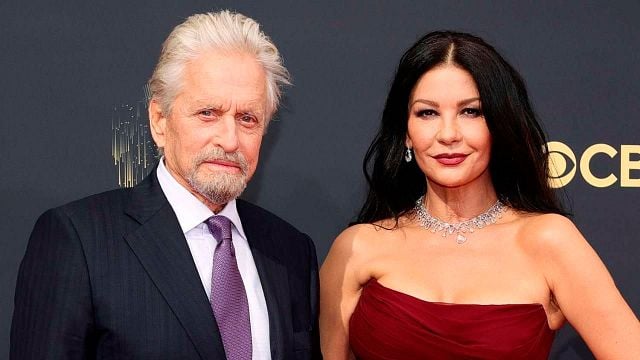 Michael Douglas y Catherine Zeta-Jones tienen un hijo de 25 años: Es la mezcla perfecta de ambos y protagonizará un tenso thriller noticias imagen