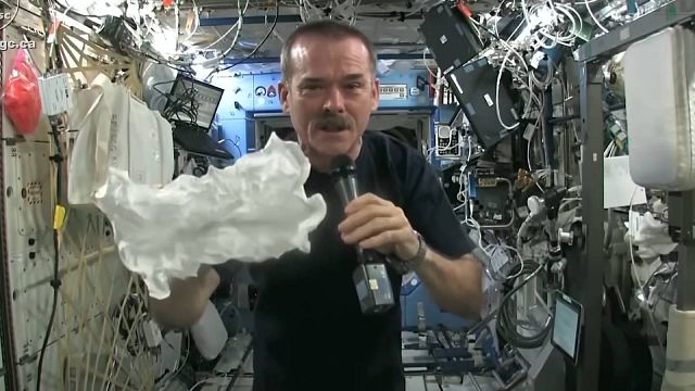 Chris Hadfield, astronauta: "Todas esas películas que dependen de congelar a la tripulación" se basan en algo que aún no sabemos hacer noticias imagen
