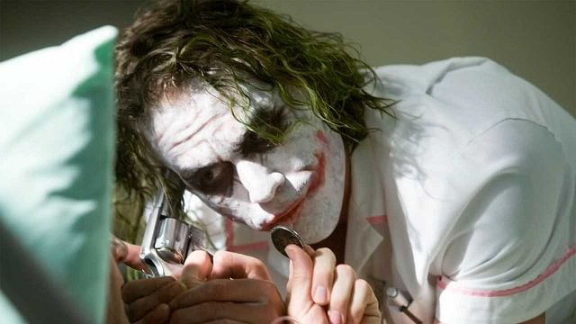 "No habíamos cruzado ni una palabra": Rodó una escena de apenas 3 minutos con Heath Ledger en 'El caballero oscuro' pero la recordará toda la vida noticias imagen