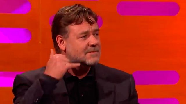 "Siempre empezaba con un tono un poco brusco": Michael Jackson pasó años haciendo bromas telefónicas a Russell Crowe cuando ni siquiera se conocían noticias imagen