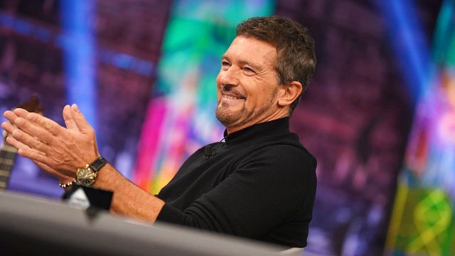 "El reloj marca las 17:45": Los espectadores de 'El Hormiguero' afirman que la entrevista con Antonio Banderas es grabada y Pablo Motos responde noticias imagen