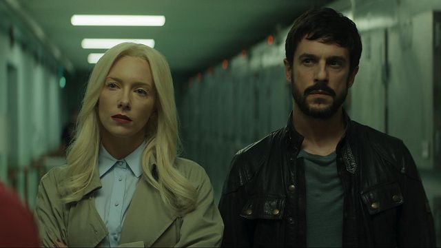 "Siempre existe ese miedo cuando la gente viene esperando encontrarse lo que ha leído": Alejo Sauras protagoniza la adaptación del 'thriller' superventas que arrasó hace cuatro años noticias imagen