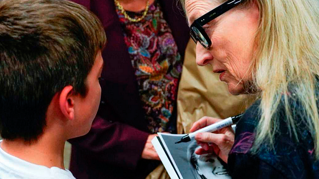 Juan, el niño de 10 años que vivió un emocionante encuentro con Meryl Streep en Oviedo: "Me había preparado un discurso" noticias imagen