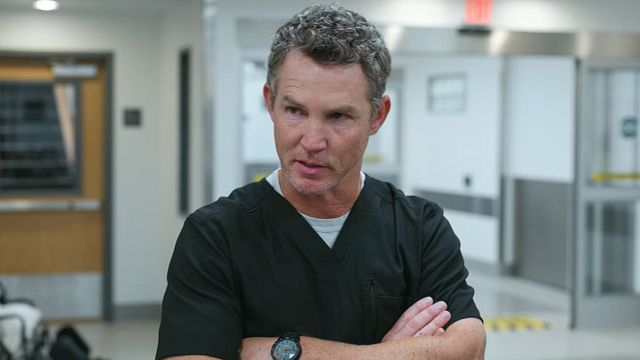 La escena eliminada de 'The Pitt' que habría confirmado uno de los flirteos más obvios del hospital noticias imagen