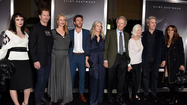 Clint Eastwood tiene ocho hijos, pero solo dos de ellos no han seguido sus pasos en la industria del cine: así son sus vidas noticias imagen