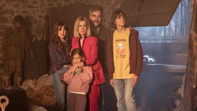 Un viaje en familia a la Edad Media: Así es 'Sin cobertura', la comedia del verano con Ernesto Sevilla y Alexandra Jiménez noticias imagen