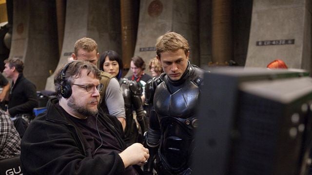 Guillermo Del Toro no dirigió 'Pacific Rim 2' porque no pagaron los platós a tiempo: En su lugar se fue a hacer su mejor película