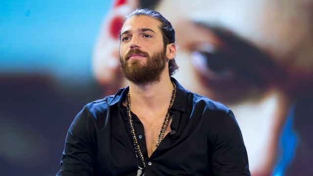 Can Yaman era abogado y tuvo que "afearse" para su primera serie: será el próximo Sandokan, pero su carrera como actor empezó de casualidad