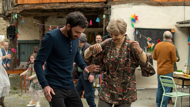 Cine optimista para los amantes de las historias humanas y emotivas: así es la nueva película de Dani Rovira, 'El bus de la vida' noticias imagen