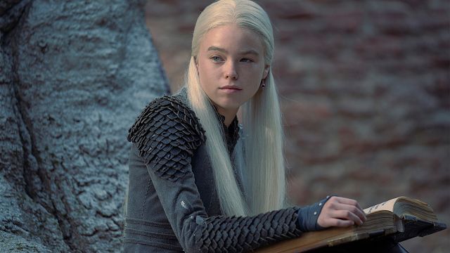 Alucina con la bomber de 'La Casa del Dragón' que vende Stradivarius: es realmente preciosa, barata y todavía quedan tallas noticias imagen