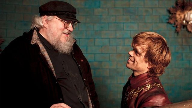 Brandon Sanderson sale en defensa de George R.R. Martin: "No puedo imaginar la presión de millones de personas esperando leer lo que vas a producir" noticias imagen