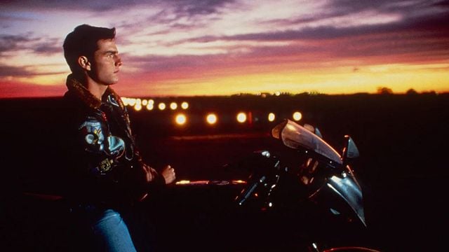 El director de 'Top Gun' no estaba contento con la iluminación, así que pidió girar el portaaviones: le costó 25.000 dólares pero lo pagó ahí mismo noticias imagen