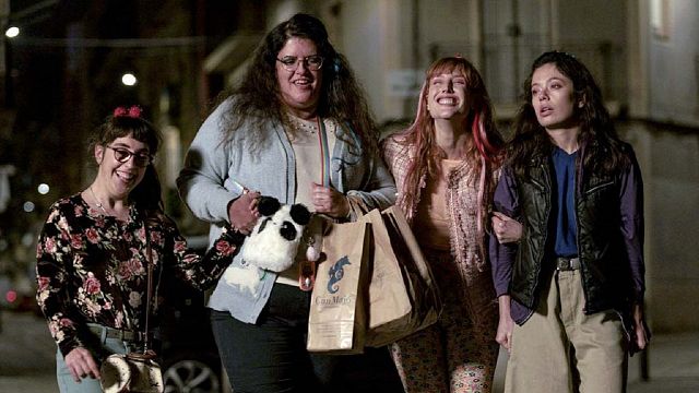 "Todas las personas tenemos algún tipo de diversidad no diagnosticada": Conoce a las protagonistas de 'Fácil', la serie más 'punki' del año, con estas cuatro piezas exclusivas noticias imagen