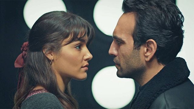 La serie turca del protagonista de 'Renacer' que fue un fracaso: una historia de amor imposible con Hande Erçel noticias imagen
