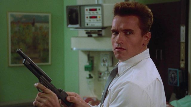 La poco conocida película de Arnold Schwarzenegger que debes ver y no se parece ni a 'Terminator' ni a 'Predator'