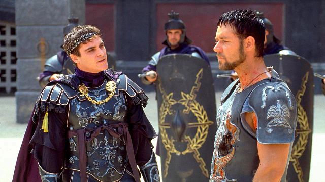 "La interpretación de Joaquin Phoenix es de locos": 'Gladiator' le dio el Oscar a Russell Crowe, pero el actor se siente "un poco avergonzado" por tanto premio noticias imagen