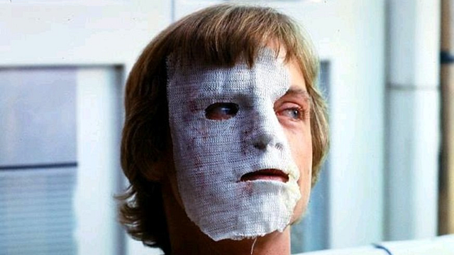 Hace 49 años, la carrera de Mark Hamill podría haber cambiado para siempre por un accidente de coche: George Lucas encontró el modo de meterlo en 'Star Wars' noticias imagen