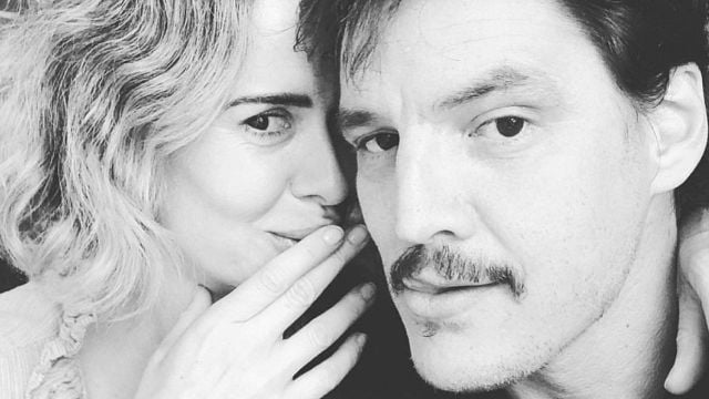 "Le daba mis pagas diarias para que pudiera alimentarse": Pedro Pascal sobrevivió en Nueva York gracias a Sarah Paulson cuando no era una estrella noticias imagen