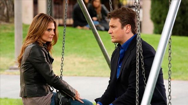 "Se desprecian": nunca supimos qué pasó entre Nathan Fillion y Stana Katic en 'Castle', pero su supuesta mala relación acabó con la serie