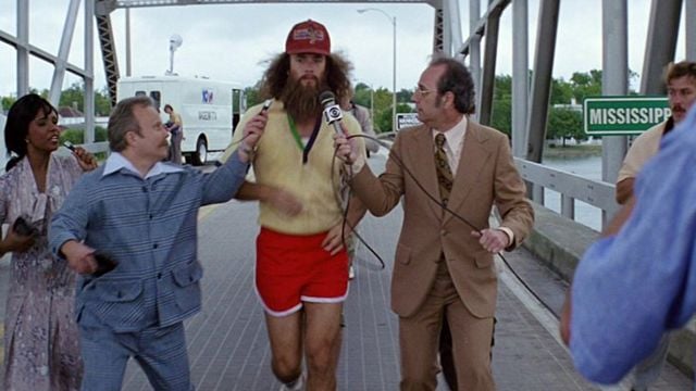 Solo hay una persona que acompaña a Forrest Gump desde que empieza a correr hasta que decide terminar noticias imagen
